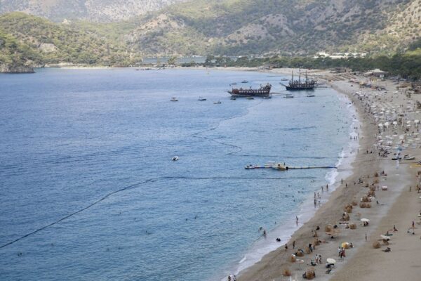 Fethiye ve Marmaris sahillerinde yoğunluk!