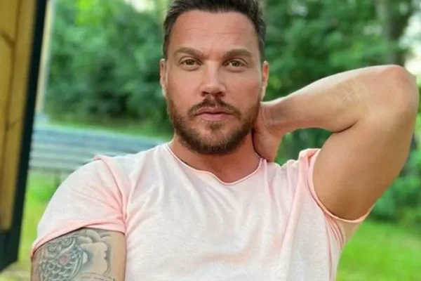 Sinan Akçıl sahneye çevik kuvvet ordusuyla çıktı! ...