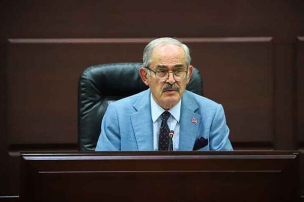 Büyükerşen, İzmir’de iktidarı hedef aldı: Kırbaçla...